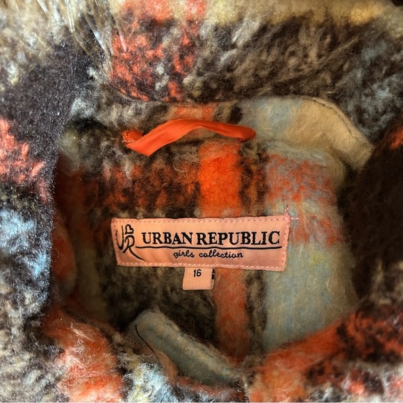 NWOT Urban Republic Plaid Girls Coat with Faux Fur Hood Size 16 - Picture 9 of 16